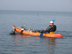 Installation d'enceintes benthiques autonomes par les plongeurs scientifiques sur petits fonds envasés, chenal de Cassy, Bassin d'Arcachon